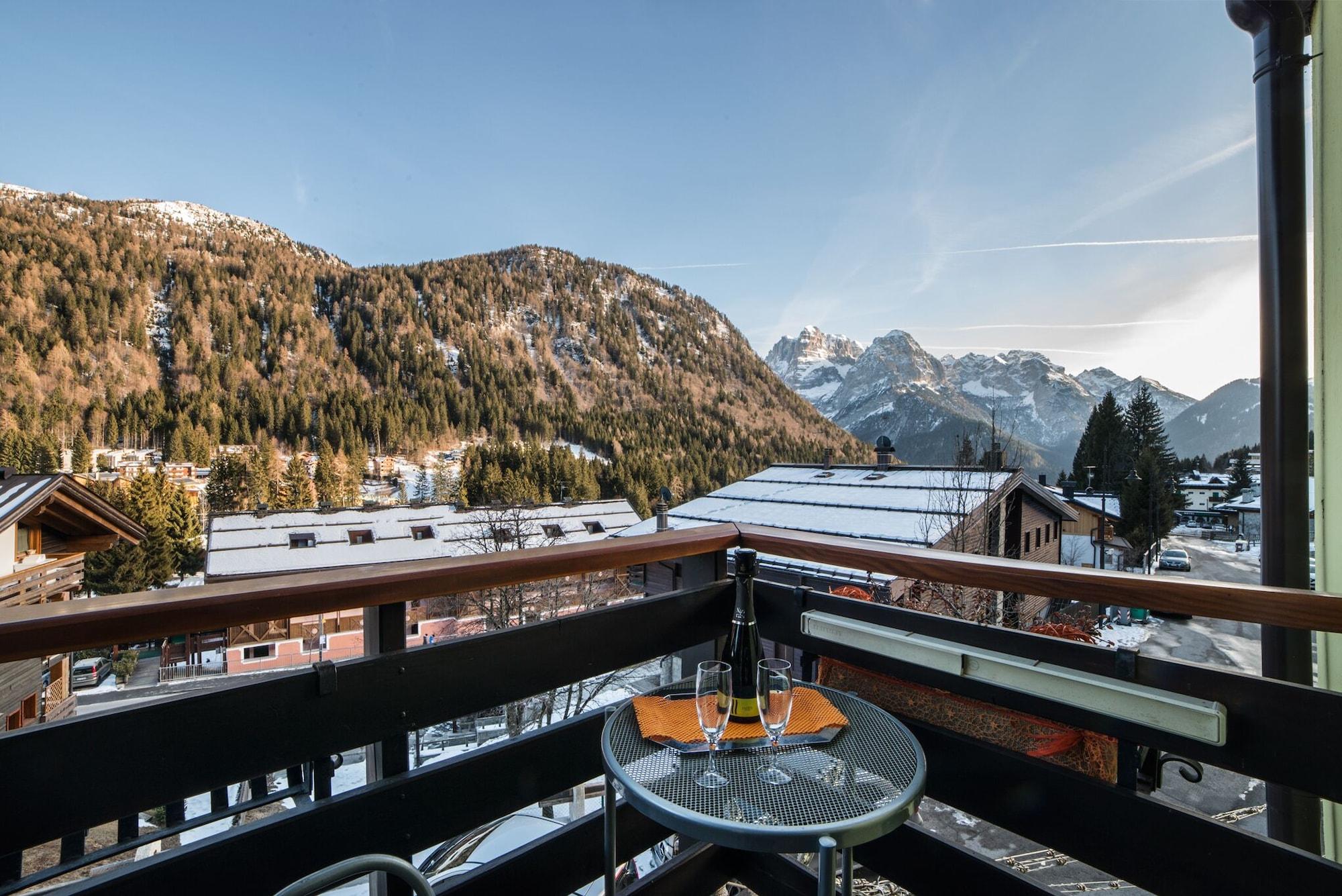 Hotel Cime D'Oro มาดอนนาดีกัมปิโญ ภายนอก รูปภาพ