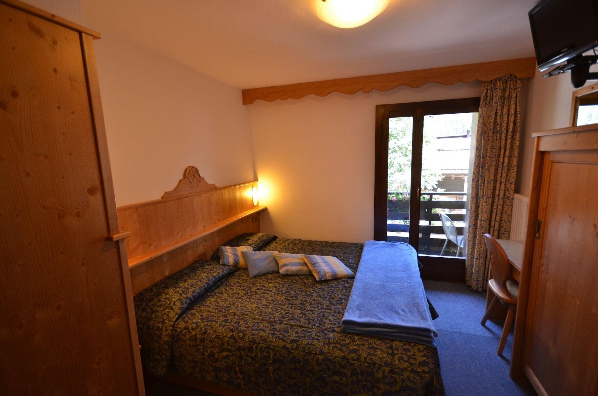 Hotel Cime D'Oro มาดอนนาดีกัมปิโญ ภายนอก รูปภาพ
