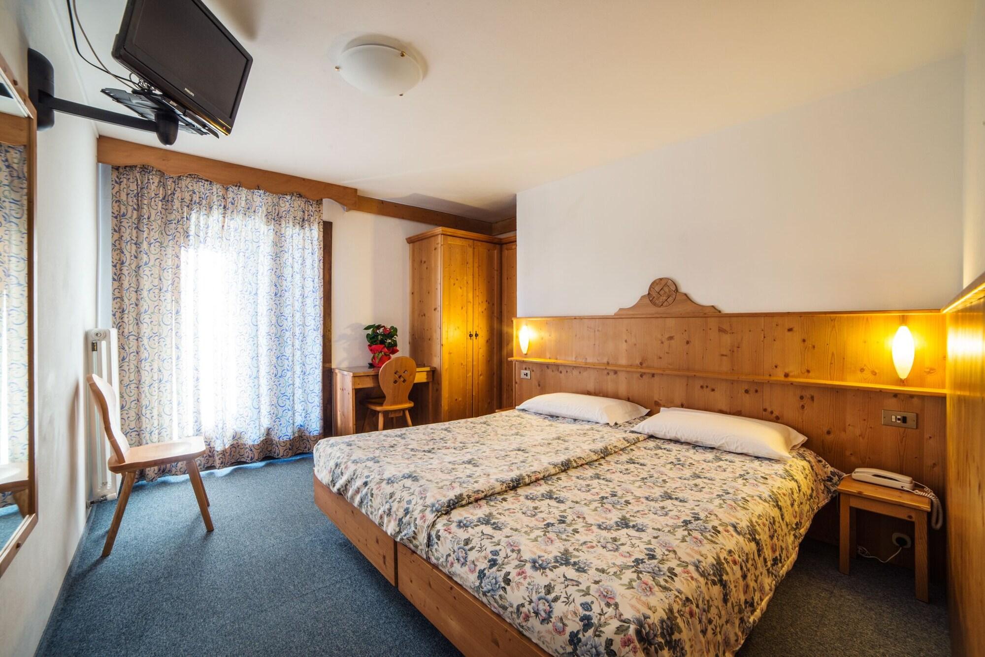 Hotel Cime D'Oro มาดอนนาดีกัมปิโญ ภายนอก รูปภาพ