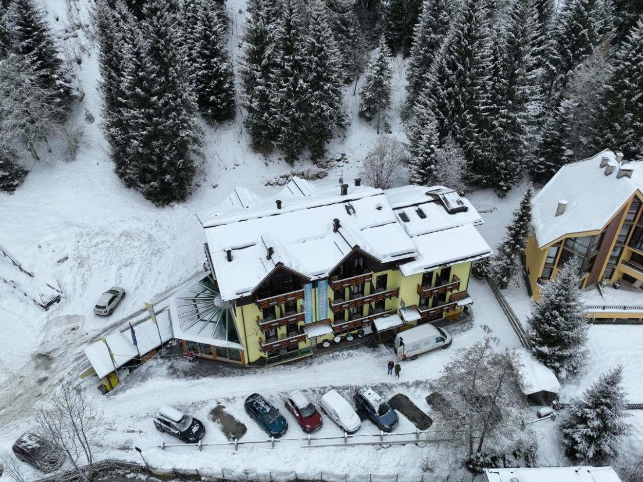 Hotel Cime D'Oro มาดอนนาดีกัมปิโญ ภายนอก รูปภาพ