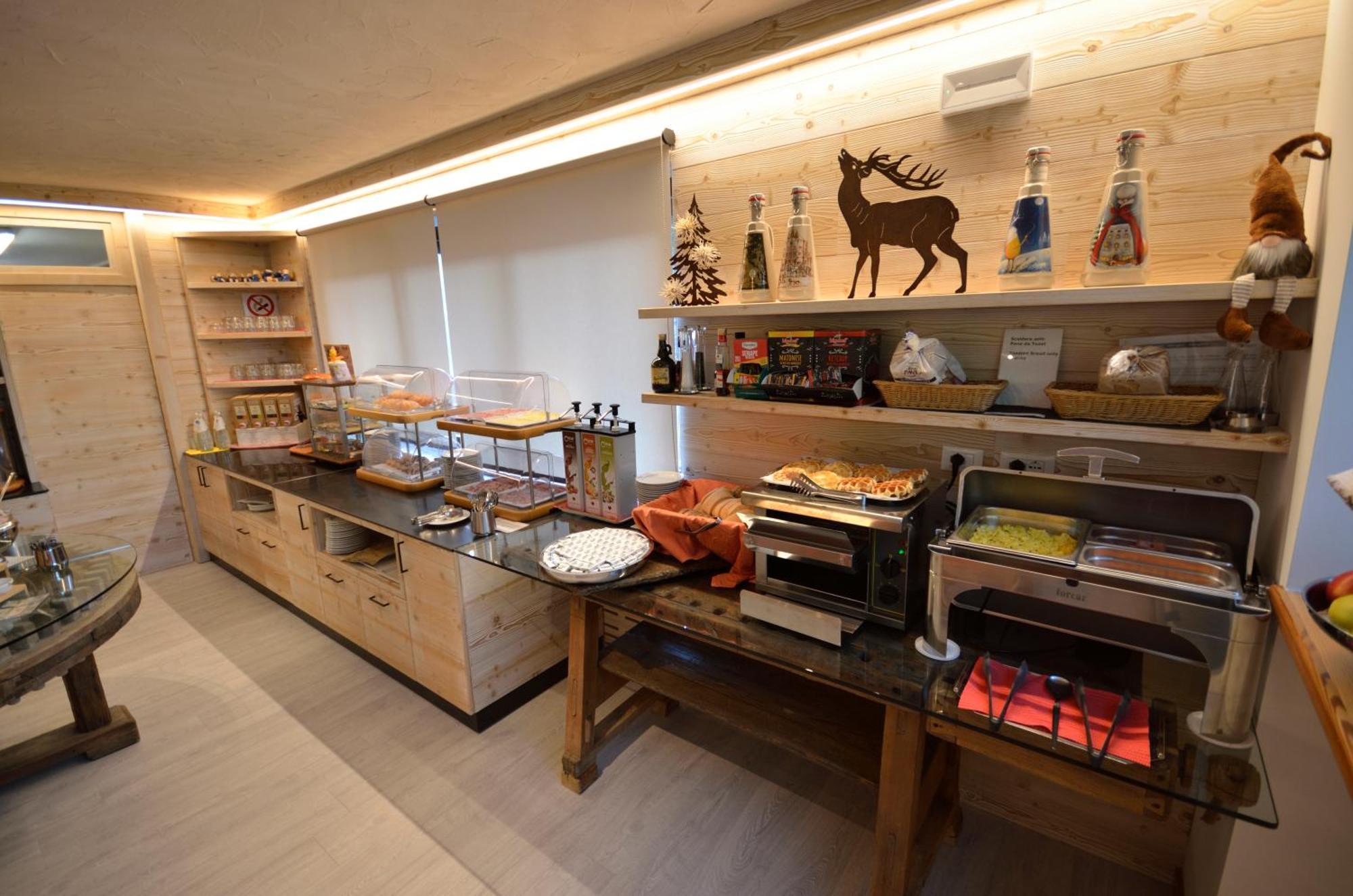 Hotel Cime D'Oro มาดอนนาดีกัมปิโญ ภายนอก รูปภาพ