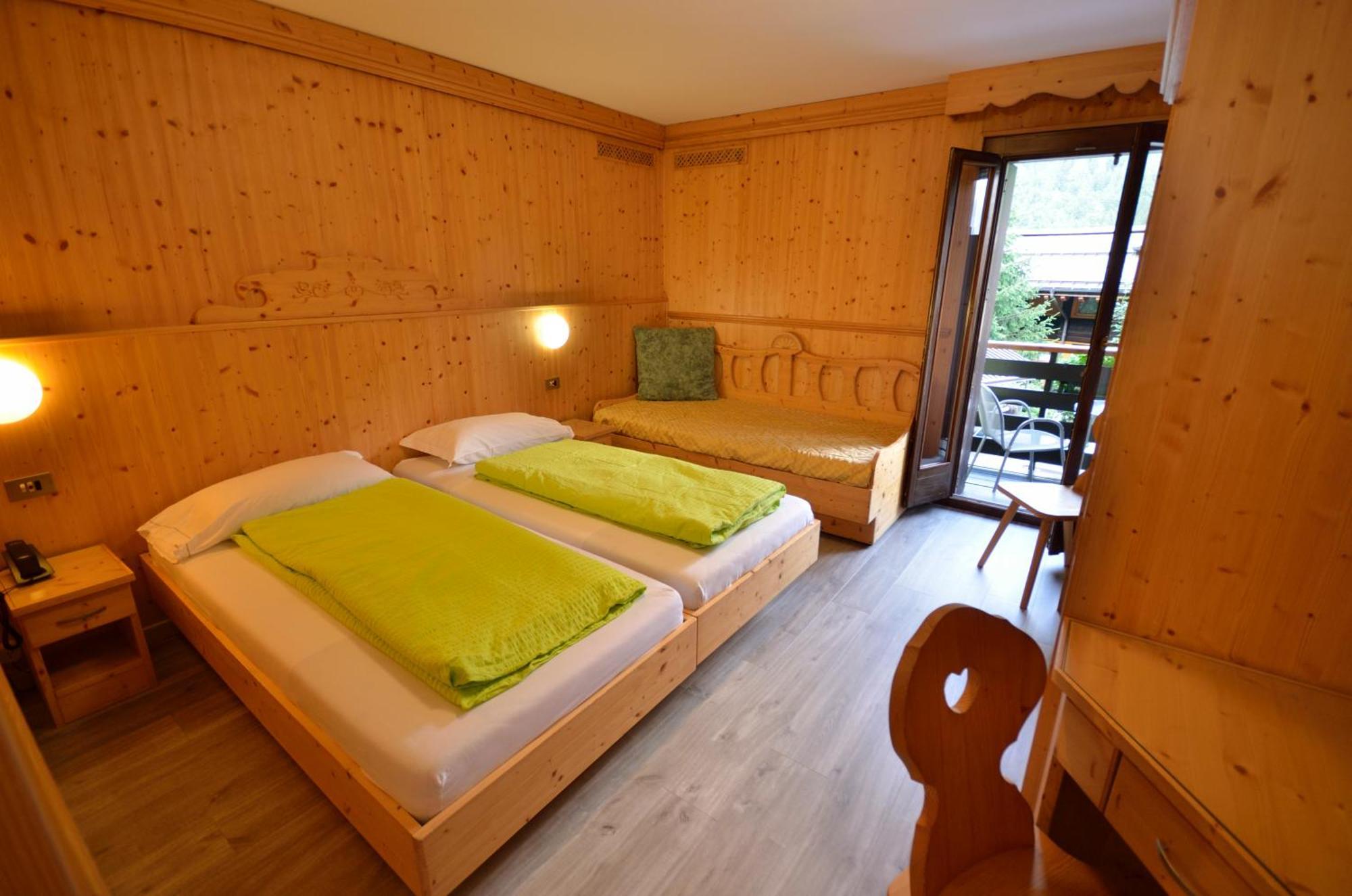 Hotel Cime D'Oro มาดอนนาดีกัมปิโญ ภายนอก รูปภาพ