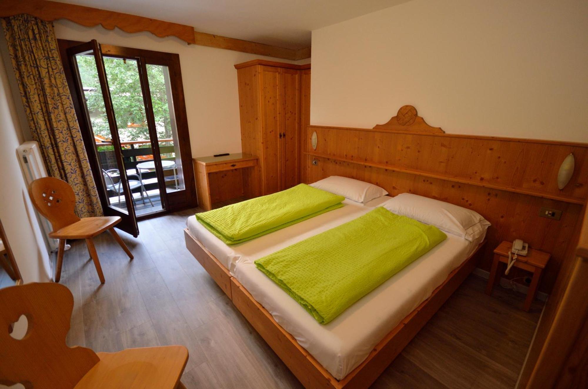 Hotel Cime D'Oro มาดอนนาดีกัมปิโญ ภายนอก รูปภาพ