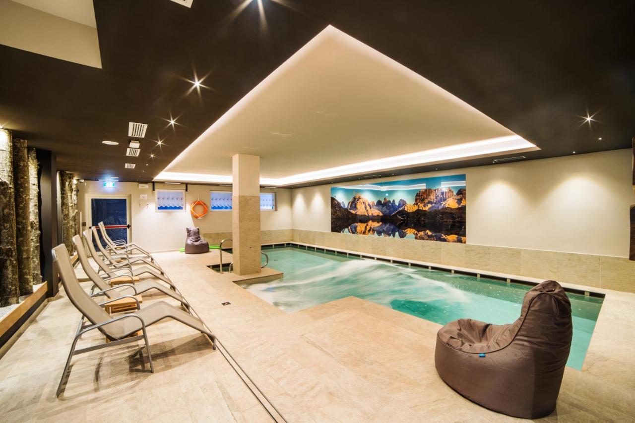 Hotel Cime D'Oro มาดอนนาดีกัมปิโญ ภายนอก รูปภาพ
