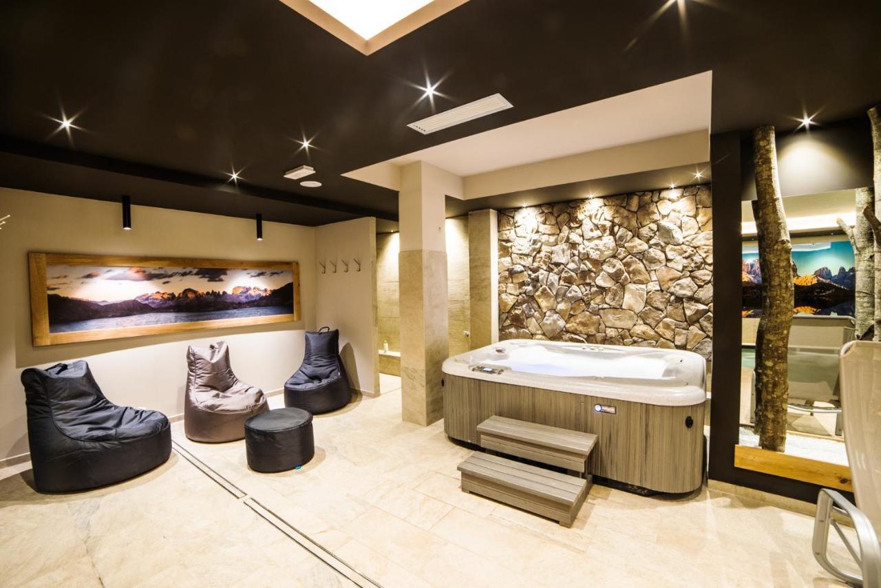 Hotel Cime D'Oro มาดอนนาดีกัมปิโญ ภายนอก รูปภาพ