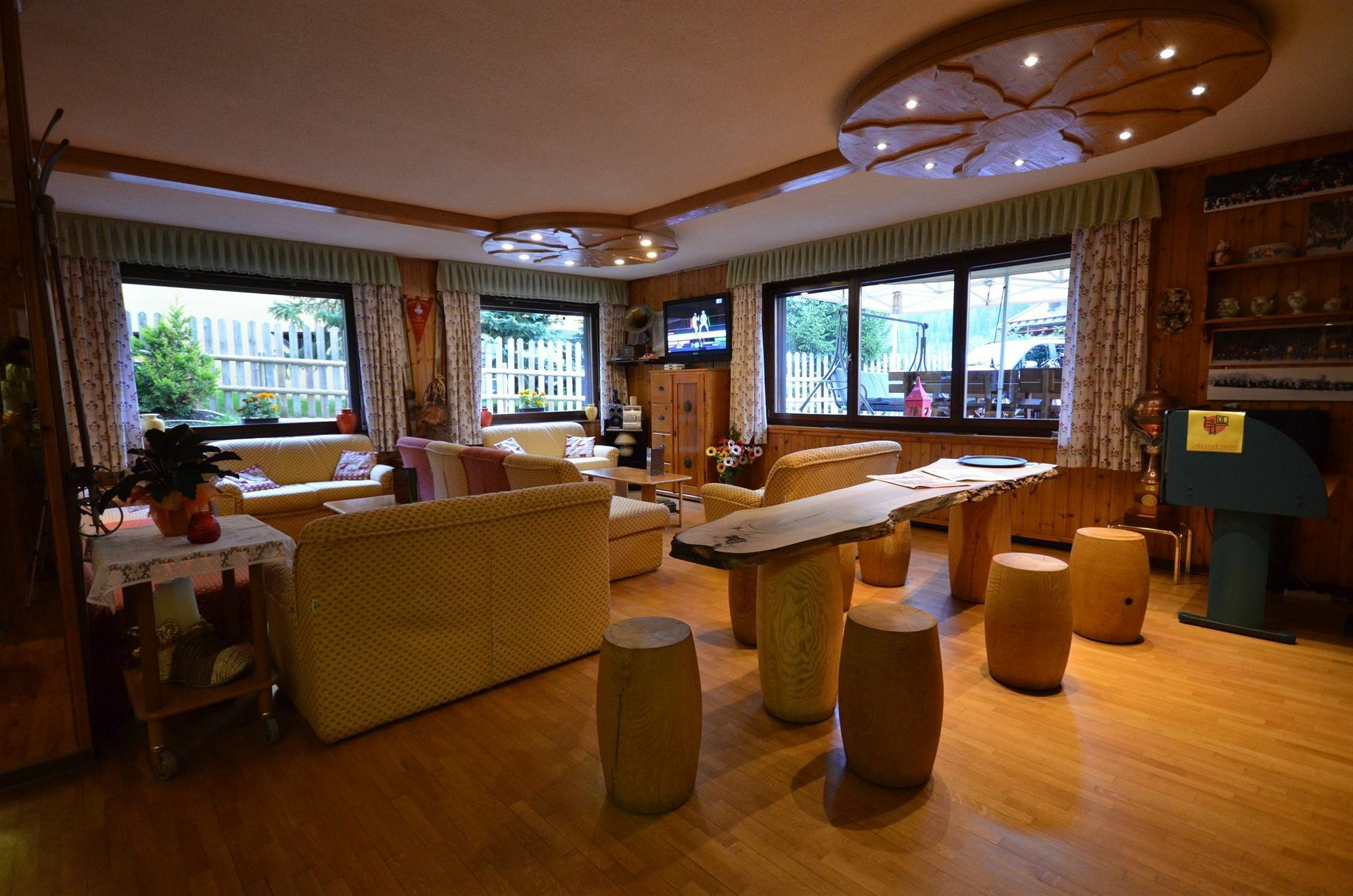 Hotel Cime D'Oro มาดอนนาดีกัมปิโญ ภายนอก รูปภาพ